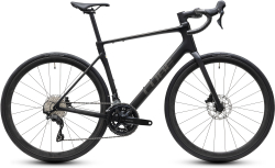 Cube Attain C:62 Race carbon�n�coalchrome 2027